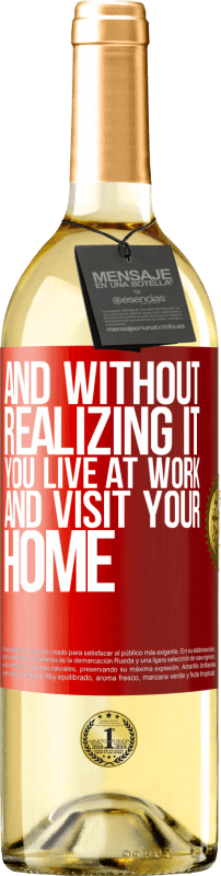 29,95 € Бесплатная доставка | Белое вино Издание WHITE И не осознавая этого, вы живете на работе и посещаете свой дом Красная метка. Настраиваемая этикетка Молодое вино Урожай 2023 Verdejo