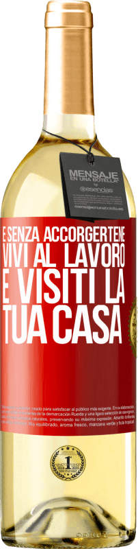 29,95 € Spedizione Gratuita | Vino bianco Edizione WHITE E senza accorgertene, vivi al lavoro e visiti la tua casa Etichetta Rossa. Etichetta personalizzabile Vino giovane Raccogliere 2024 Verdejo