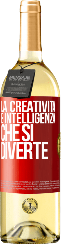 29,95 € Spedizione Gratuita | Vino bianco Edizione WHITE La creatività è intelligenza che si diverte Etichetta Rossa. Etichetta personalizzabile Vino giovane Raccogliere 2024 Verdejo