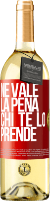 29,95 € Spedizione Gratuita | Vino bianco Edizione WHITE Ne vale la pena chi te lo prende Etichetta Rossa. Etichetta personalizzabile Vino giovane Raccogliere 2024 Verdejo