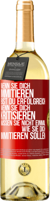 29,95 € Kostenloser Versand | Weißwein WHITE Ausgabe Wenn sie dich immitieren, bist du erfolgreich. Wenn sie dich kritisieren, wissen sie nicht einmal, wie sie dich immitieren solle Rote Markierung. Anpassbares Etikett Junger Wein Ernte 2024 Verdejo