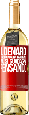 29,95 € Spedizione Gratuita | Vino bianco Edizione WHITE Il denaro non si guadagna lavorando, ma si guadagna pensando Etichetta Rossa. Etichetta personalizzabile Vino giovane Raccogliere 2024 Verdejo