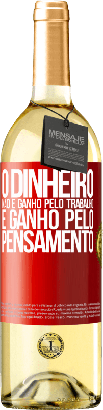 29,95 € Envio grátis | Vinho branco Edição WHITE O dinheiro não é ganho pelo trabalho, é ganho pelo pensamento Etiqueta Vermelha. Etiqueta personalizável Vinho jovem Colheita 2024 Verdejo