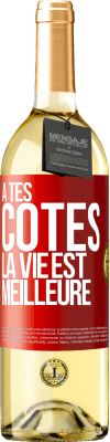 29,95 € Envoi gratuit | Vin blanc Édition WHITE À tes côtés la vie est meilleure Étiquette Rouge. Étiquette personnalisable Vin jeune Récolte 2023 Verdejo