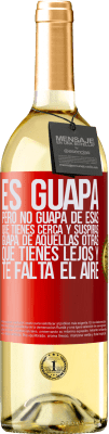 29,95 € Envío gratis | Vino Blanco Edición WHITE Es guapa. Pero no guapa de esas que tienes cerca y suspiras. Guapa de aquellas otras, que tienes lejos y te falta el aire Etiqueta Roja. Etiqueta personalizable Vino joven Cosecha 2023 Verdejo