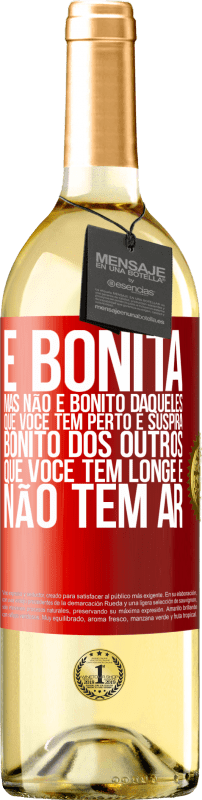 29,95 € Envio grátis | Vinho branco Edição WHITE É bonita. Mas não é bonito daqueles que você tem perto e suspira. Bonito dos outros, que você tem longe e não tem ar Etiqueta Vermelha. Etiqueta personalizável Vinho jovem Colheita 2024 Verdejo