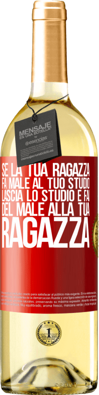 29,95 € Spedizione Gratuita | Vino bianco Edizione WHITE Se la tua ragazza fa male al tuo studio, lascia lo studio e fai del male alla tua ragazza Etichetta Rossa. Etichetta personalizzabile Vino giovane Raccogliere 2025 Verdejo