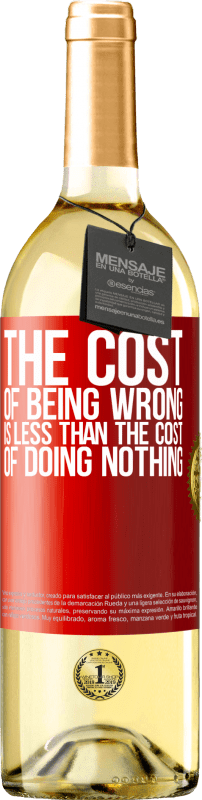 29,95 € Бесплатная доставка | Белое вино Издание WHITE Стоимость того, чтобы быть неправым, меньше, чем стоимость бездействия Красная метка. Настраиваемая этикетка Молодое вино Урожай 2023 Verdejo