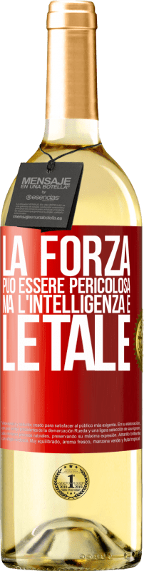 29,95 € Spedizione Gratuita | Vino bianco Edizione WHITE La forza può essere pericolosa, ma l'intelligenza è letale Etichetta Rossa. Etichetta personalizzabile Vino giovane Raccogliere 2024 Verdejo