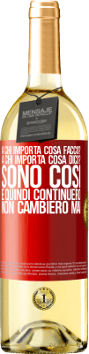 29,95 € Spedizione Gratuita | Vino bianco Edizione WHITE a chi importa cosa faccio? A chi importa cosa dico? Sono così, e quindi continuerò, non cambierò mai Etichetta Rossa. Etichetta personalizzabile Vino giovane Raccogliere 2025 Verdejo