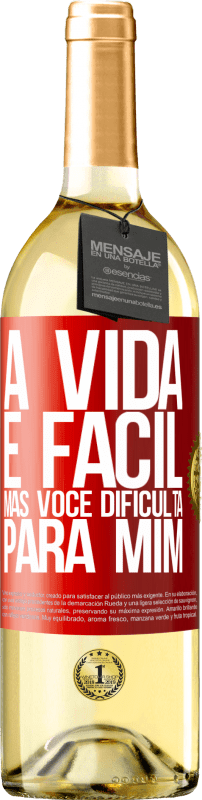 29,95 € Envio grátis | Vinho branco Edição WHITE A vida é fácil, mas você dificulta para mim Etiqueta Vermelha. Etiqueta personalizável Vinho jovem Colheita 2024 Verdejo