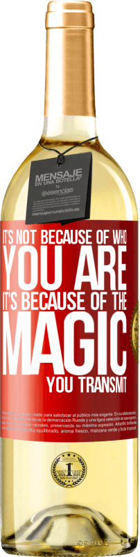 29,95 € 送料無料 | 白ワイン WHITEエディション それはあなたが誰なのかではなく、あなたが伝える魔法のせいです 赤いタグ. カスタマイズ可能なラベル 若いワイン 収穫 2025 Verdejo