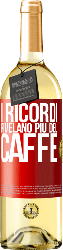 29,95 € Spedizione Gratuita | Vino bianco Edizione WHITE I ricordi rivelano più del caffè Etichetta Rossa. Etichetta personalizzabile Vino giovane Raccogliere 2024 Verdejo