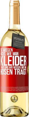 29,95 € Kostenloser Versand | Weißwein WHITE Ausgabe Sie wissen nicht, wie man Kleider trägt, und wir wissen, wie man Hosen trägt Rote Markierung. Anpassbares Etikett Junger Wein Ernte 2024 Verdejo