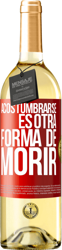 29,95 € Envío gratis | Vino Blanco Edición WHITE Acostumbrarse, es otra forma de morir Etiqueta Roja. Etiqueta personalizable Vino joven Cosecha 2023 Verdejo