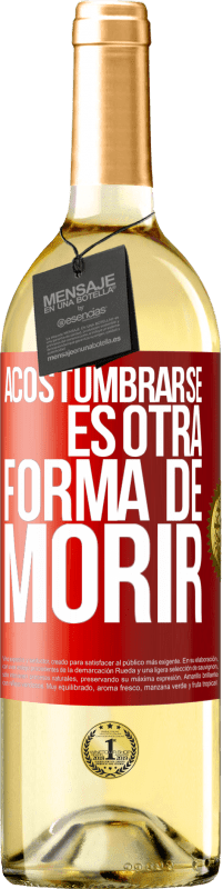 29,95 € Envío gratis | Vino Blanco Edición WHITE Acostumbrarse, es otra forma de morir Etiqueta Roja. Etiqueta personalizable Vino joven Cosecha 2025 Verdejo