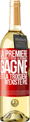 29,95 € Envoi gratuit | Vin blanc Édition WHITE La première opportunité s'offre, la deuxième se gagne et la troisième n'existe pas Étiquette Rouge. Étiquette personnalisable Vin jeune Récolte 2025 Verdejo