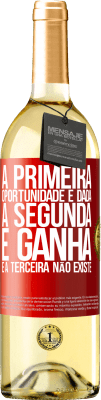 29,95 € Envio grátis | Vinho branco Edição WHITE A primeira oportunidade é dada, a segunda é ganha e a terceira não existe Etiqueta Vermelha. Etiqueta personalizável Vinho jovem Colheita 2023 Verdejo