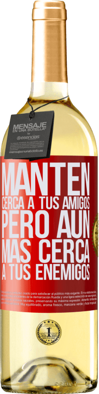29,95 € Envío gratis | Vino Blanco Edición WHITE Mantén cerca a tus amigos, pero aún más cerca a tus enemigos Etiqueta Roja. Etiqueta personalizable Vino joven Cosecha 2025 Verdejo