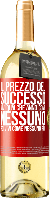 29,95 € Spedizione Gratuita | Vino bianco Edizione WHITE Il prezzo del successo. Vivi qualche anno come nessuno, poi vivi come nessuno può Etichetta Rossa. Etichetta personalizzabile Vino giovane Raccogliere 2024 Verdejo