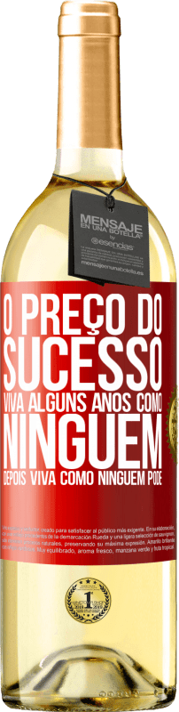 29,95 € Envio grátis | Vinho branco Edição WHITE O preço do sucesso. Viva alguns anos como ninguém, depois viva como ninguém pode Etiqueta Vermelha. Etiqueta personalizável Vinho jovem Colheita 2024 Verdejo