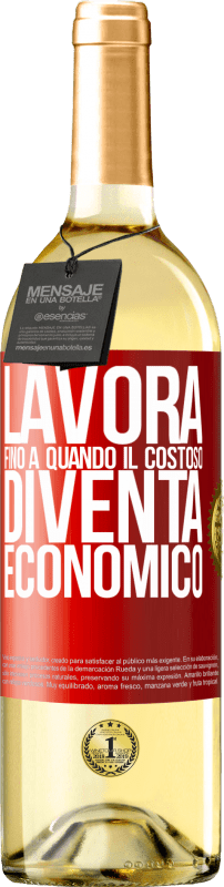 29,95 € Spedizione Gratuita | Vino bianco Edizione WHITE Lavora fino a quando il costoso diventa economico Etichetta Rossa. Etichetta personalizzabile Vino giovane Raccogliere 2024 Verdejo