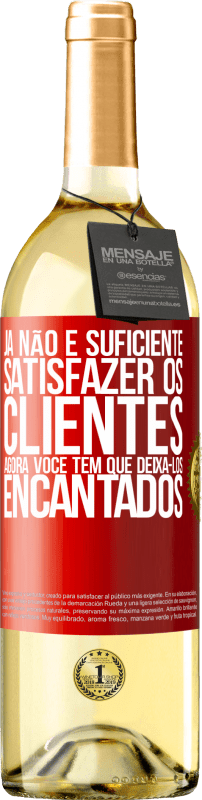 29,95 € Envio grátis | Vinho branco Edição WHITE Já não é suficiente satisfazer os clientes. Agora você tem que deixá-los encantados Etiqueta Vermelha. Etiqueta personalizável Vinho jovem Colheita 2024 Verdejo