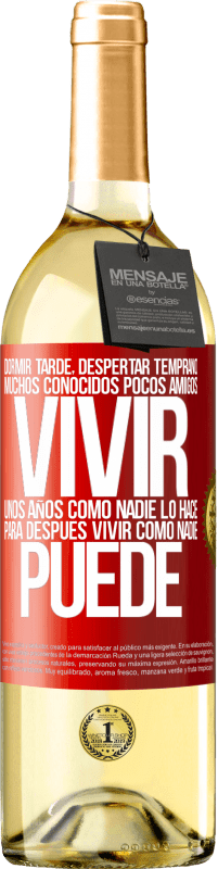 29,95 € Envío gratis | Vino Blanco Edición WHITE Dormir tarde, despertar temprano. Muchos conocidos, pocos amigos. Vivir unos años como nadie lo hace, para después vivir Etiqueta Roja. Etiqueta personalizable Vino joven Cosecha 2024 Verdejo