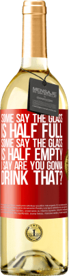 29,95 € 送料無料 | 白ワイン WHITEエディション ある人はガラスが半分満たされていると言い、ある人はガラスが半分空であると言います。私は「あなたはそれを飲むつもりですか？」と言います 赤いタグ. カスタマイズ可能なラベル 若いワイン 収穫 2025 Verdejo