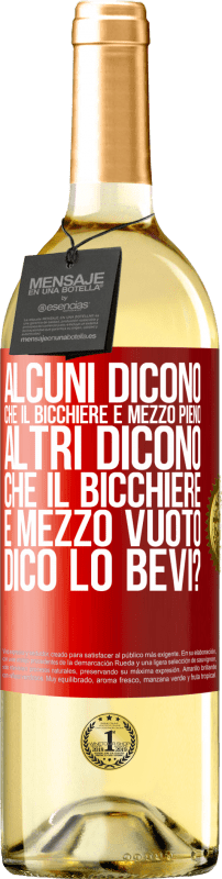 29,95 € Spedizione Gratuita | Vino bianco Edizione WHITE Alcuni dicono che il bicchiere è mezzo pieno, altri dicono che il bicchiere è mezzo vuoto. Dico lo bevi? Etichetta Rossa. Etichetta personalizzabile Vino giovane Raccogliere 2024 Verdejo