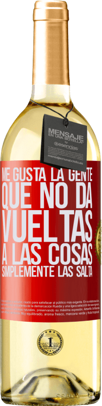 29,95 € Envío gratis | Vino Blanco Edición WHITE Me gusta la gente que no da vueltas a las cosas, simplemente las salta Etiqueta Roja. Etiqueta personalizable Vino joven Cosecha 2024 Verdejo