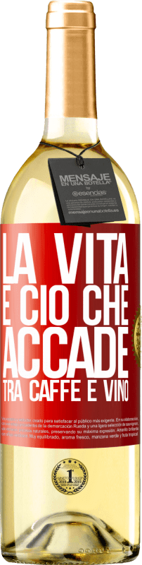 29,95 € Spedizione Gratuita | Vino bianco Edizione WHITE La vita è ciò che accade tra caffè e vino Etichetta Rossa. Etichetta personalizzabile Vino giovane Raccogliere 2024 Verdejo