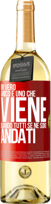 29,95 € Spedizione Gratuita | Vino bianco Edizione WHITE Un vero amico è uno che viene quando tutti se ne sono andati Etichetta Rossa. Etichetta personalizzabile Vino giovane Raccogliere 2024 Verdejo