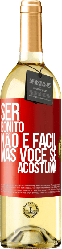 29,95 € Envio grátis | Vinho branco Edição WHITE Ser bonito não é fácil, mas você se acostuma Etiqueta Vermelha. Etiqueta personalizável Vinho jovem Colheita 2024 Verdejo