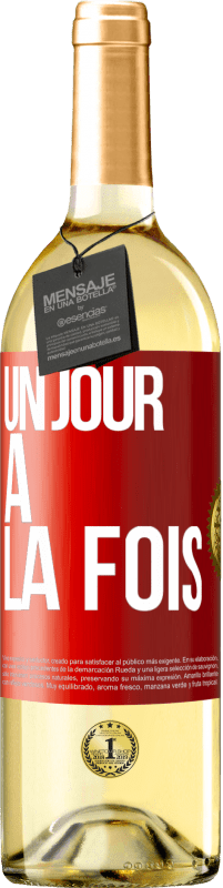 29,95 € Envoi gratuit | Vin blanc Édition WHITE Un jour à la fois Étiquette Rouge. Étiquette personnalisable Vin jeune Récolte 2023 Verdejo