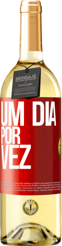 29,95 € Envio grátis | Vinho branco Edição WHITE Um dia por vez Etiqueta Vermelha. Etiqueta personalizável Vinho jovem Colheita 2024 Verdejo