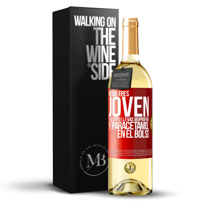 «Un día eres joven y al otro llevas ibuprofeno y paracetamol en el bolso» Edición WHITE
