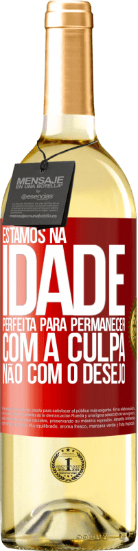 29,95 € Envio grátis | Vinho branco Edição WHITE Estamos na idade perfeita, para permanecer com a culpa, não com o desejo Etiqueta Vermelha. Etiqueta personalizável Vinho jovem Colheita 2024 Verdejo