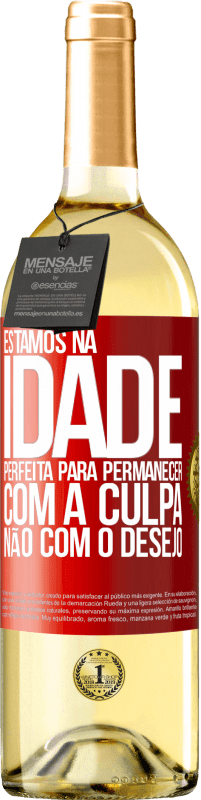 29,95 € Envio grátis | Vinho branco Edição WHITE Estamos na idade perfeita, para permanecer com a culpa, não com o desejo Etiqueta Vermelha. Etiqueta personalizável Vinho jovem Colheita 2025 Verdejo