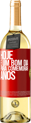 29,95 € Envio grátis | Vinho branco Edição WHITE Hoje é um bom dia para comemorar anos Etiqueta Vermelha. Etiqueta personalizável Vinho jovem Colheita 2024 Verdejo