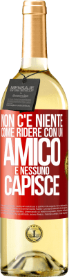 29,95 € Spedizione Gratuita | Vino bianco Edizione WHITE Non c'è niente come ridere con un amico e nessuno capisce Etichetta Rossa. Etichetta personalizzabile Vino giovane Raccogliere 2024 Verdejo