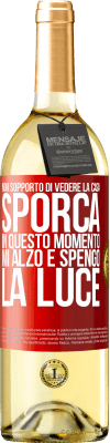 29,95 € Spedizione Gratuita | Vino bianco Edizione WHITE Non sopporto di vedere la casa sporca. In questo momento mi alzo e spengo la luce Etichetta Rossa. Etichetta personalizzabile Vino giovane Raccogliere 2025 Verdejo