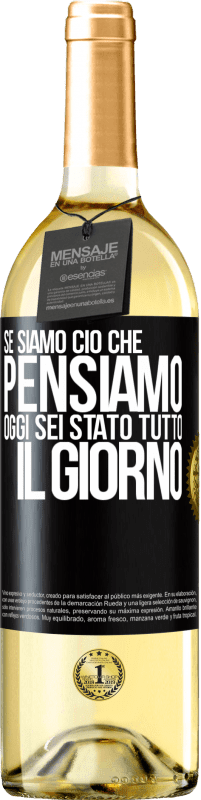 29,95 € Spedizione Gratuita | Vino bianco Edizione WHITE Se siamo ciò che pensiamo, oggi sei stato tutto il giorno Etichetta Nera. Etichetta personalizzabile Vino giovane Raccogliere 2024 Verdejo