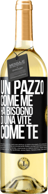 29,95 € Spedizione Gratuita | Vino bianco Edizione WHITE Un pazzo come me ha bisogno di una vite come te Etichetta Nera. Etichetta personalizzabile Vino giovane Raccogliere 2023 Verdejo