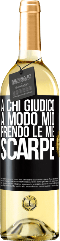 29,95 € Spedizione Gratuita | Vino bianco Edizione WHITE A chi giudico a modo mio, prendo le mie scarpe Etichetta Nera. Etichetta personalizzabile Vino giovane Raccogliere 2024 Verdejo