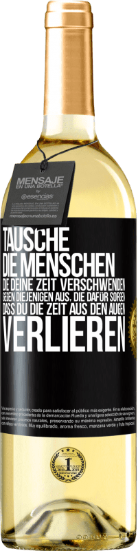 29,95 € Kostenloser Versand | Weißwein WHITE Ausgabe Tausche die Menschen, die deine Zeit verschwenden, gegen diejenigen aus, die dafür sorgen, dass du die Zeit aus den Augen verlie Schwarzes Etikett. Anpassbares Etikett Junger Wein Ernte 2024 Verdejo