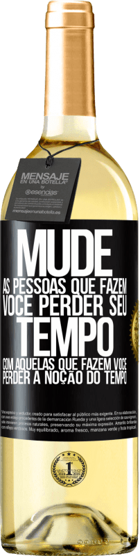 29,95 € Envio grátis | Vinho branco Edição WHITE Mude as pessoas que fazem você perder seu tempo com aquelas que fazem você perder a noção do tempo Etiqueta Preta. Etiqueta personalizável Vinho jovem Colheita 2024 Verdejo