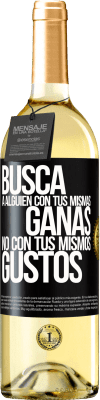 29,95 € Envío gratis | Vino Blanco Edición WHITE Busca a alguien con tus mismas ganas, no con tus mismos gustos Etiqueta Negra. Etiqueta personalizable Vino joven Cosecha 2024 Verdejo