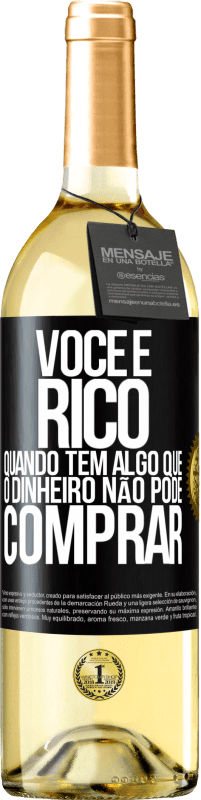 29,95 € Envio grátis | Vinho branco Edição WHITE Você é rico quando tem algo que o dinheiro não pode comprar Etiqueta Preta. Etiqueta personalizável Vinho jovem Colheita 2024 Verdejo