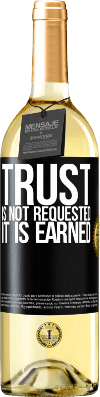 29,95 € Бесплатная доставка | Белое вино Издание WHITE Доверие не запрашивается, оно заработано Черная метка. Настраиваемая этикетка Молодое вино Урожай 2023 Verdejo